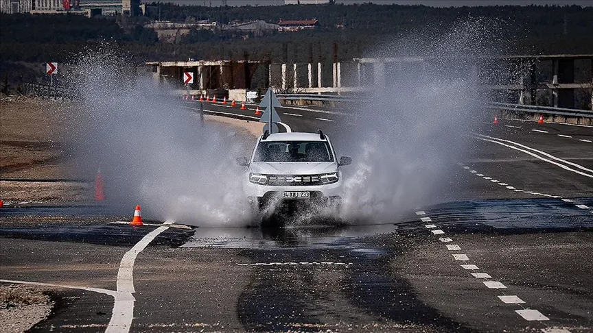 İçişleri Bakanlığı: Trafik polisleri zorlu parkurlarda görev senaryolarına hazırlanıyor